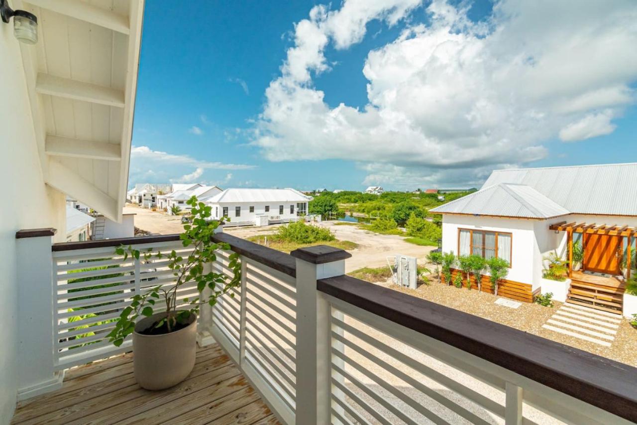 Java Villa Paradise and Mistico Beach Club plus Boat Shuttle