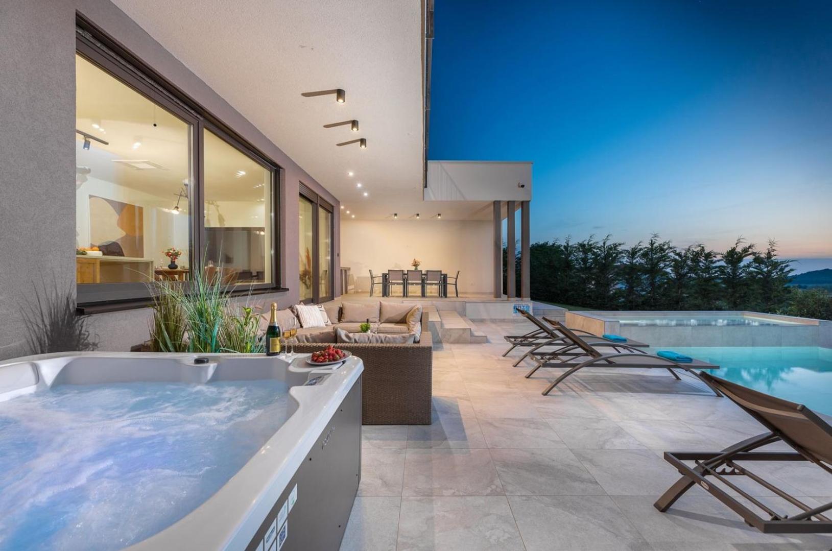 Villa Lumi - with private pool, sauna, outdoor jacuzzi, fitness room, table tennis
