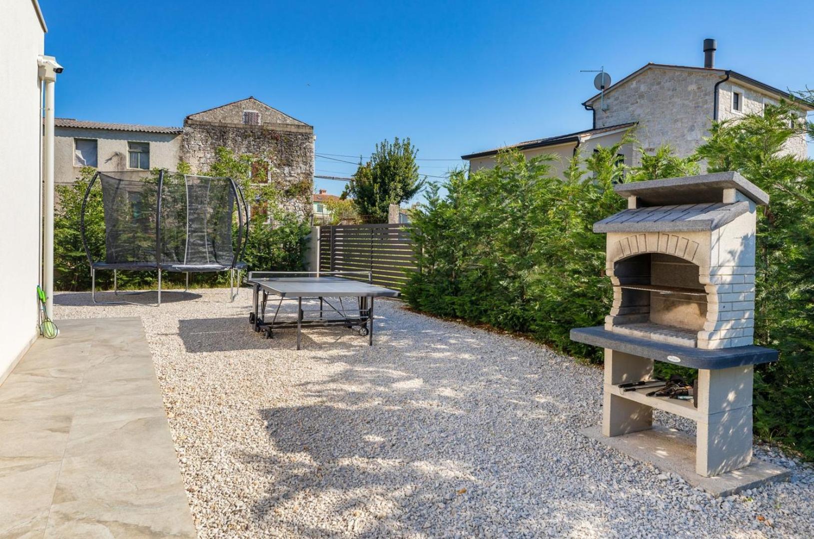 Villa Lumi - with private pool, sauna, outdoor jacuzzi, fitness room, table tennis