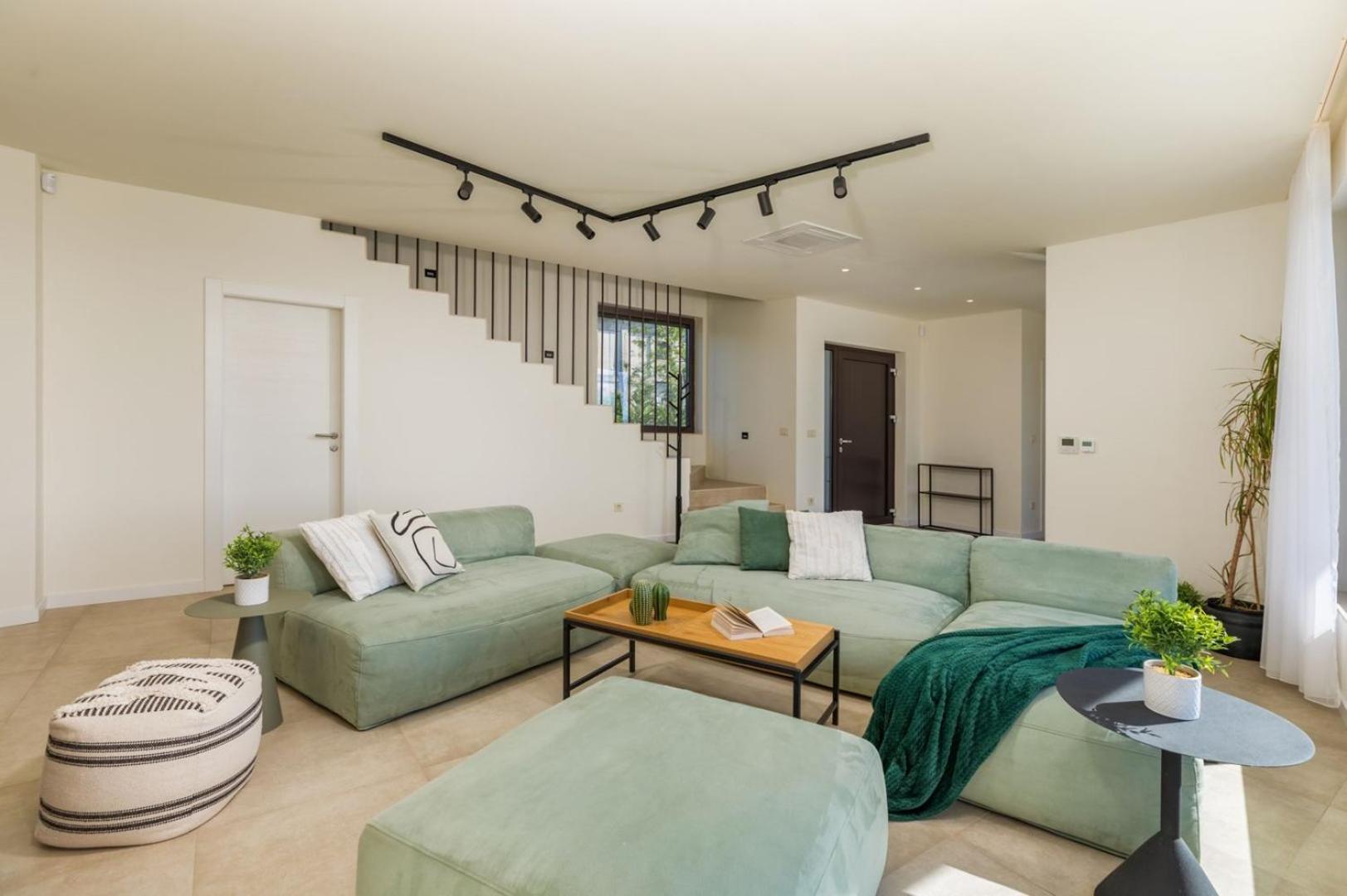Villa Lumi - with private pool, sauna, outdoor jacuzzi, fitness room, table tennis
