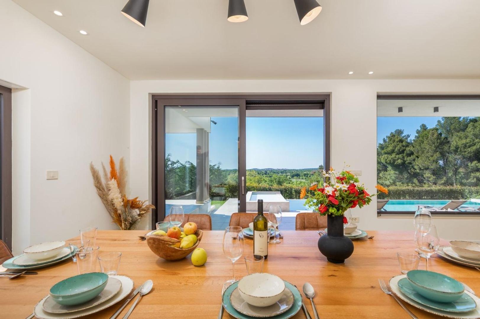 Villa Lumi - with private pool, sauna, outdoor jacuzzi, fitness room, table tennis