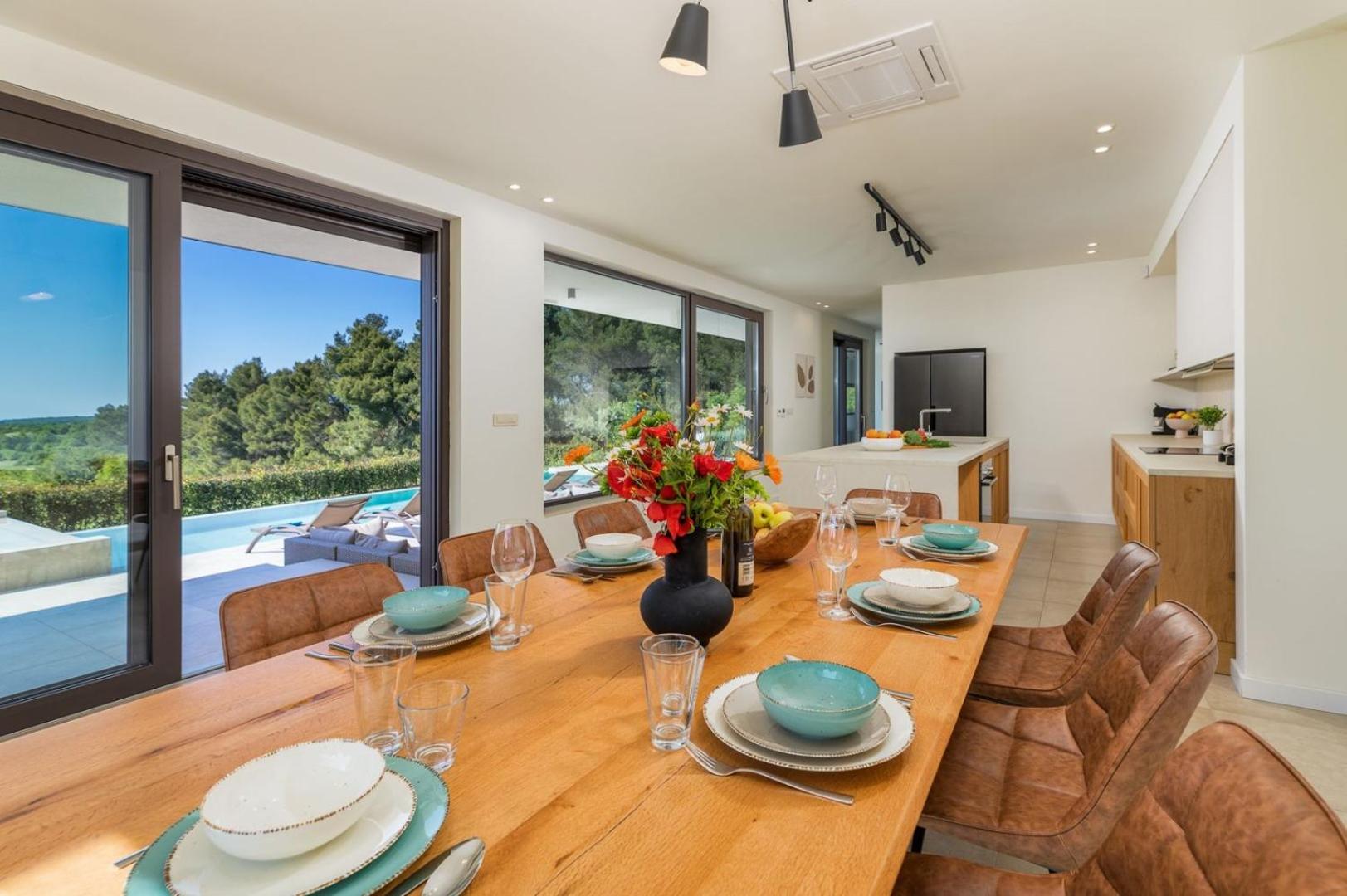 Villa Lumi - with private pool, sauna, outdoor jacuzzi, fitness room, table tennis