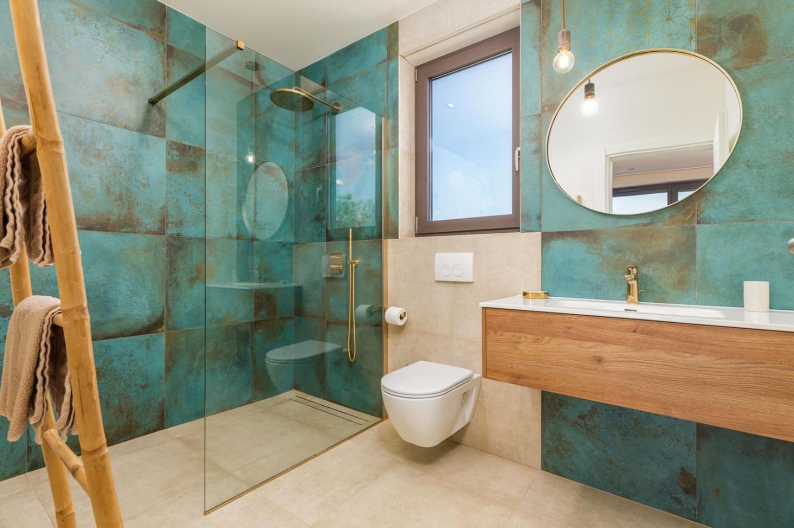 Villa Lumi - with private pool, sauna, outdoor jacuzzi, fitness room, table tennis