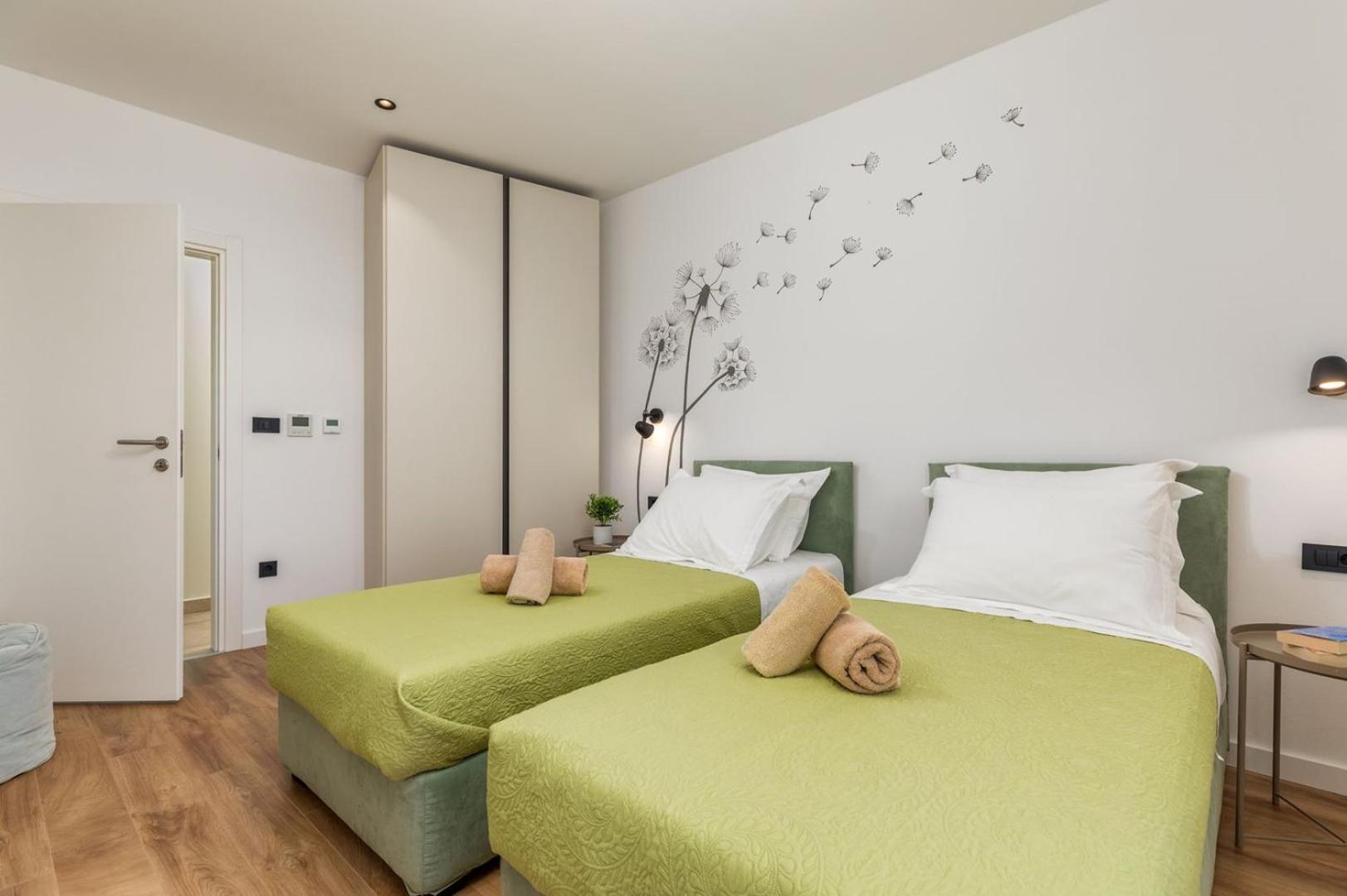 Villa Lumi - with private pool, sauna, outdoor jacuzzi, fitness room, table tennis