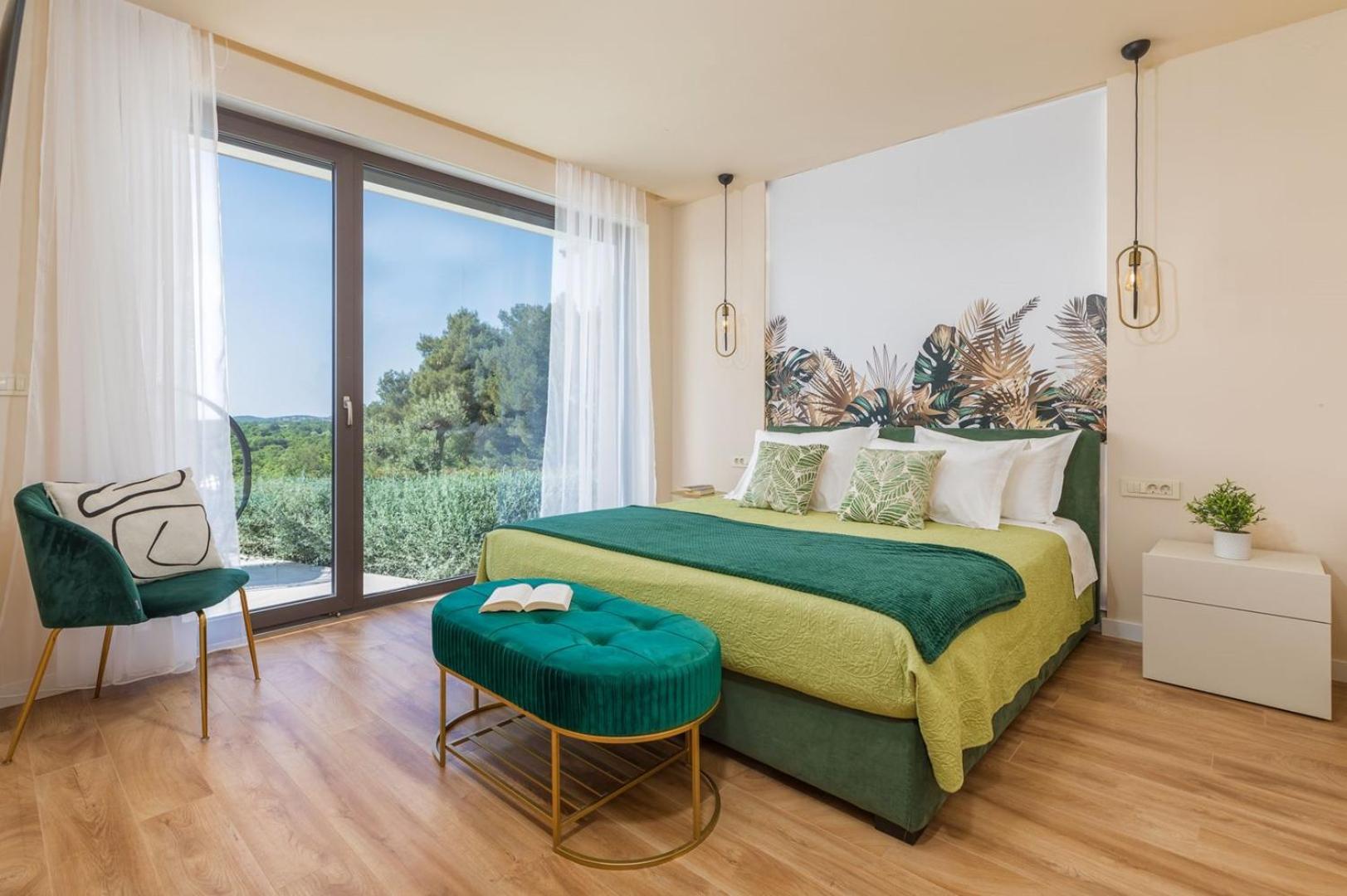 Villa Lumi - with private pool, sauna, outdoor jacuzzi, fitness room, table tennis