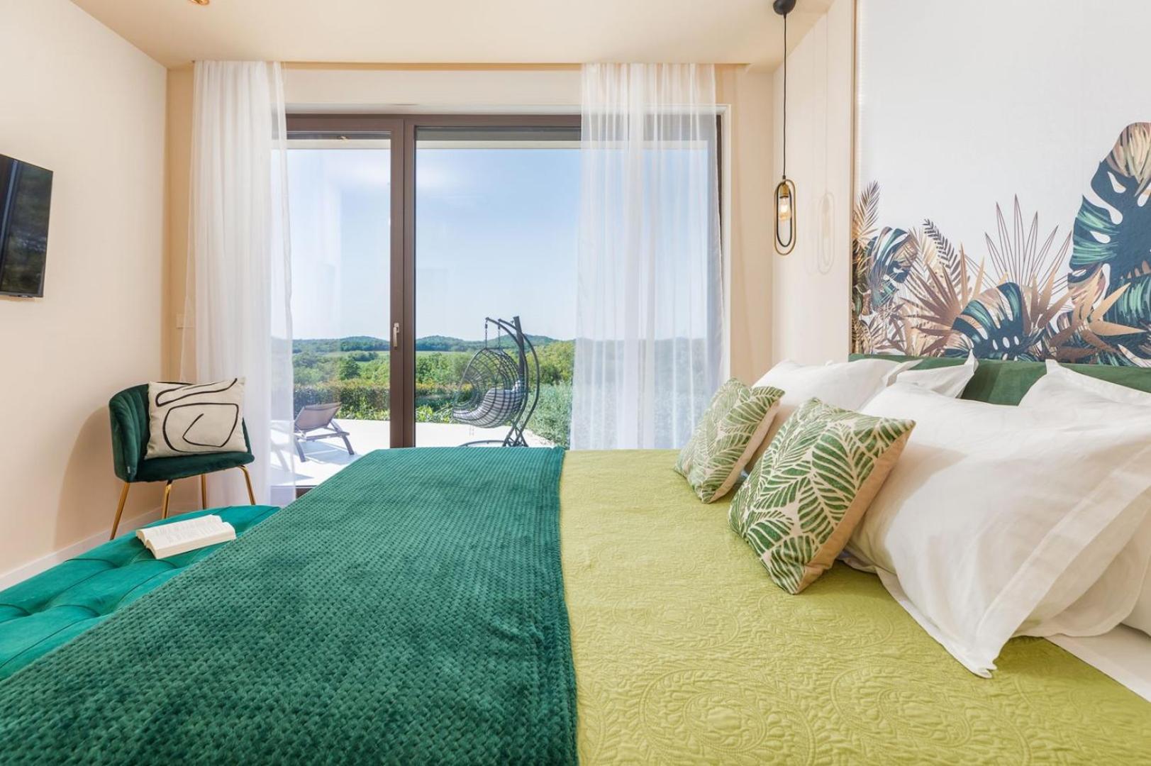 Villa Lumi - with private pool, sauna, outdoor jacuzzi, fitness room, table tennis