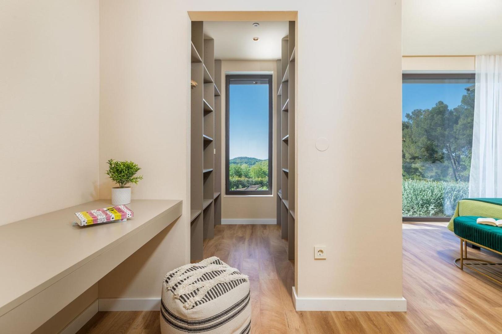 Villa Lumi - with private pool, sauna, outdoor jacuzzi, fitness room, table tennis