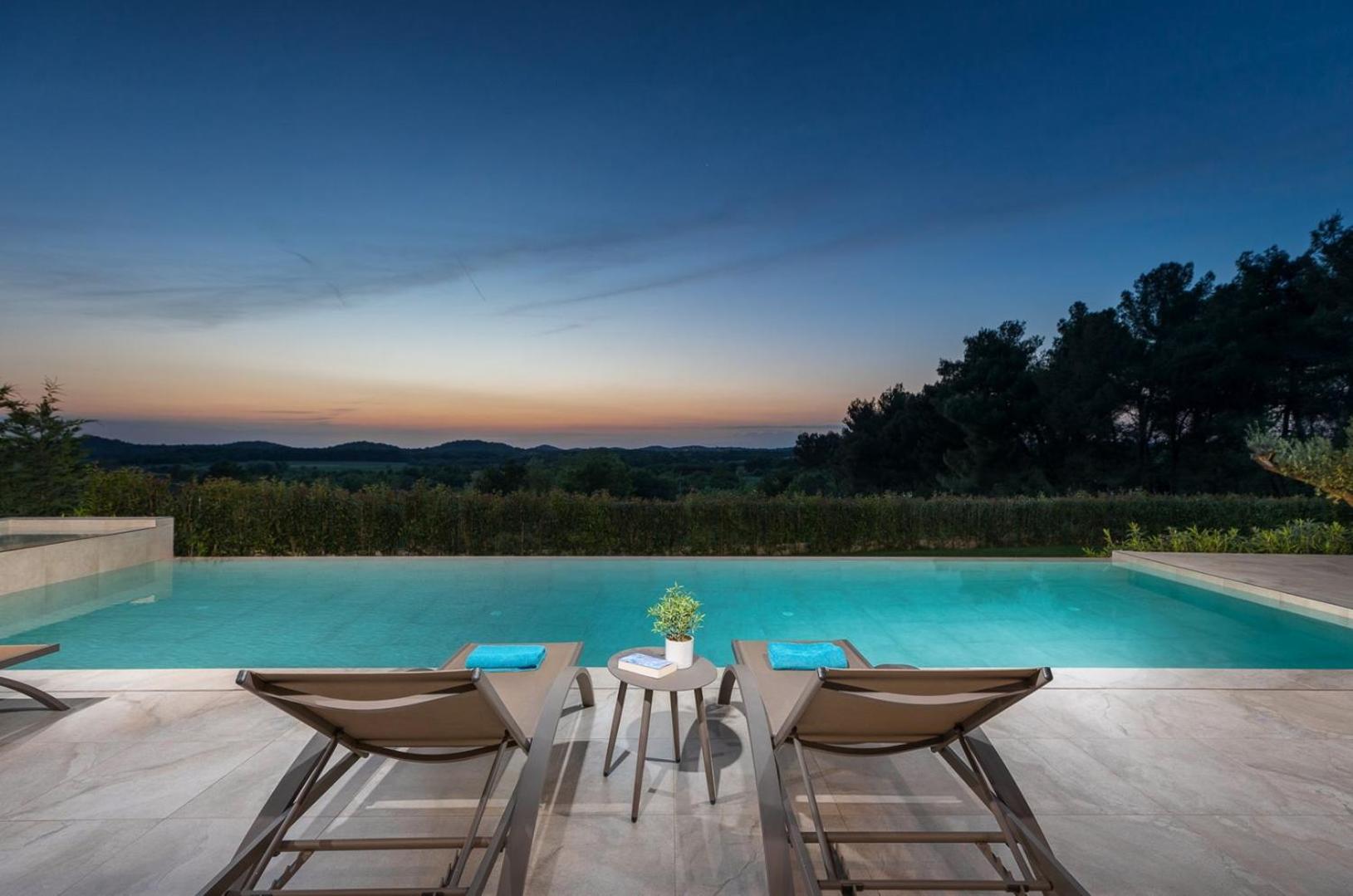 Villa Lumi - with private pool, sauna, outdoor jacuzzi, fitness room, table tennis