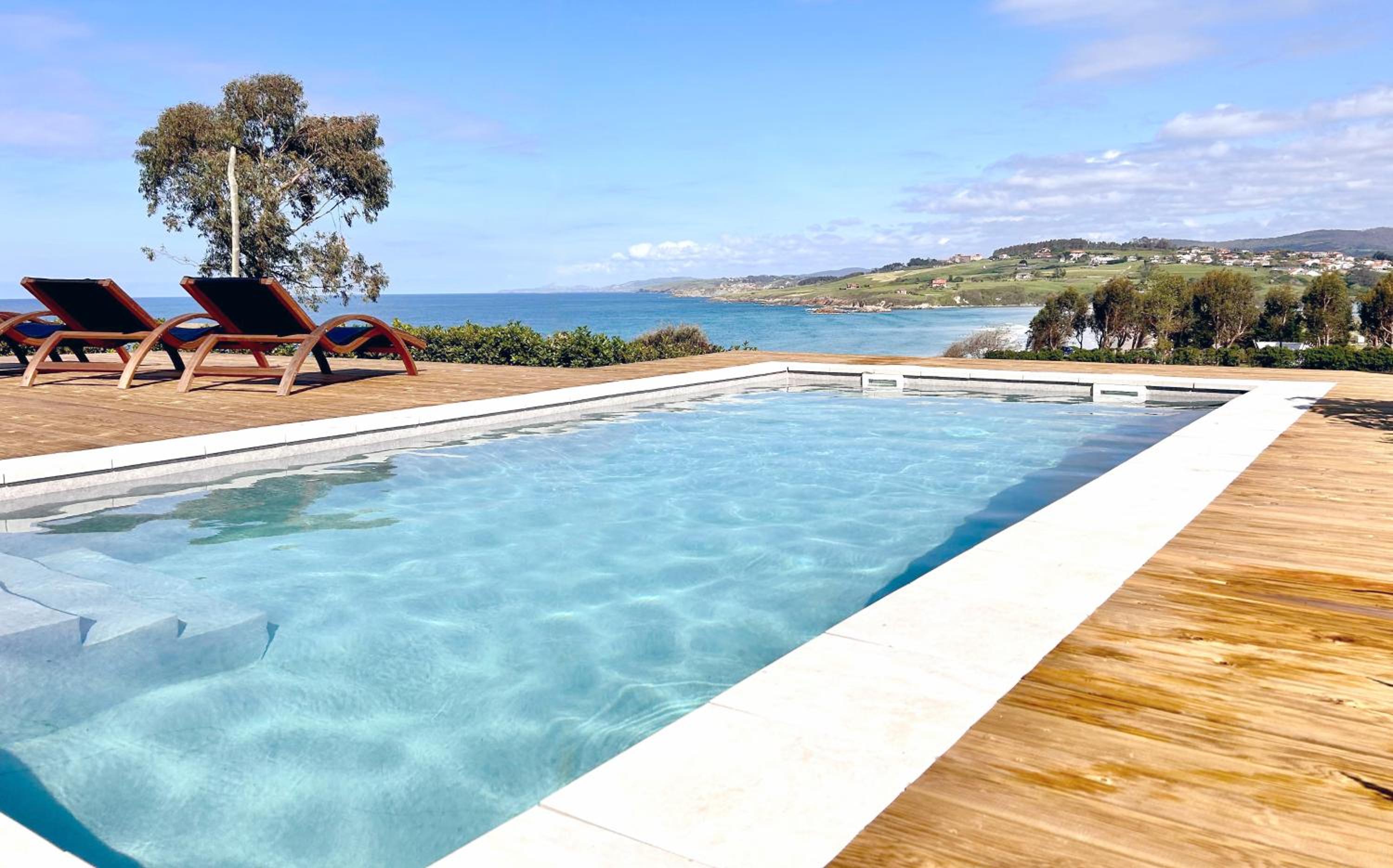 Wishome-Villa en Oyambre playa, con piscina privada climatizada, Comillas