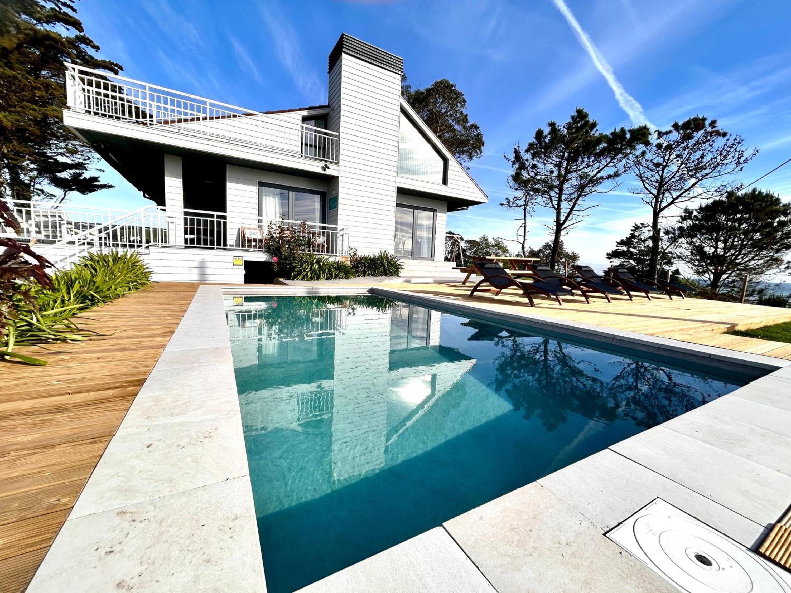 Wishome-Villa en Oyambre playa, con piscina privada climatizada, Comillas