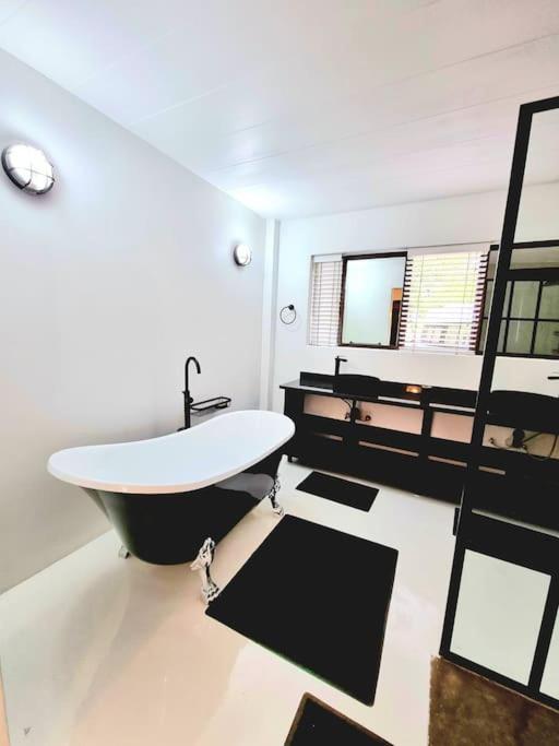 Luxury GuesthouseCo FarmHouse