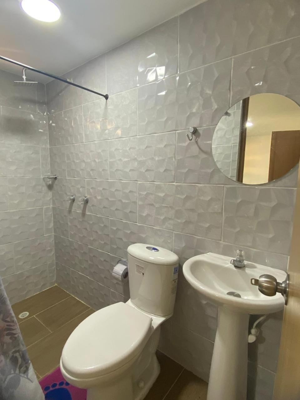 HABITACIÓN independiente con COCINA EN LAURELES ESTADIO para 3 personas