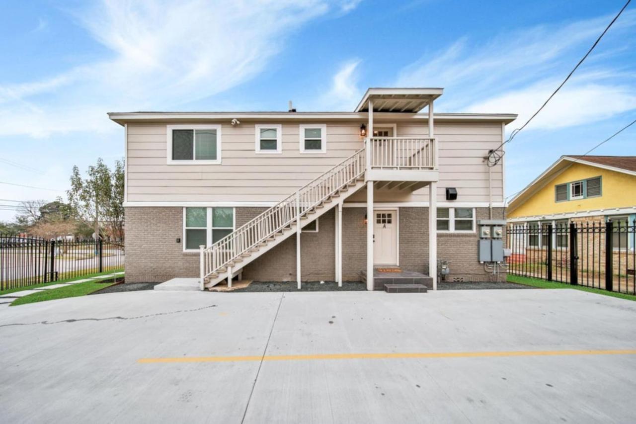 Gated Home and Parking I Sleeps up to 24 I Perfect for large groups view 2