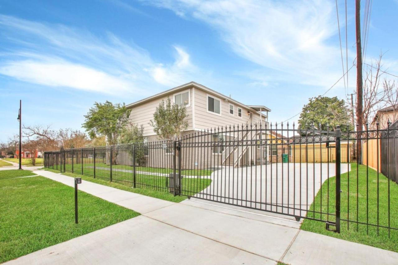 Gated Home and Parking I Sleeps up to 24 I Perfect for large groups view 3