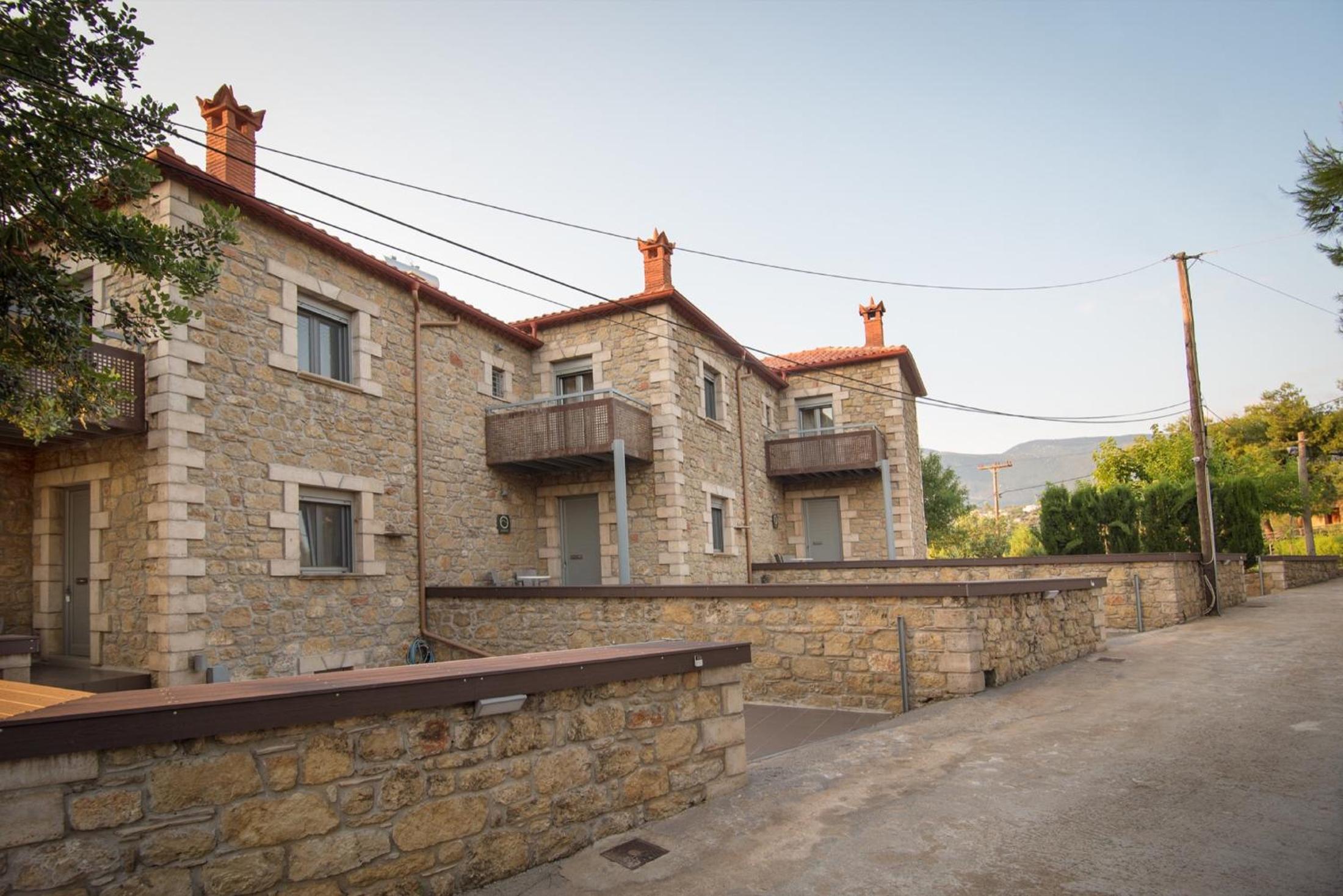 Villavia Residence - Sorocco & Ostria Retreats with Pool access