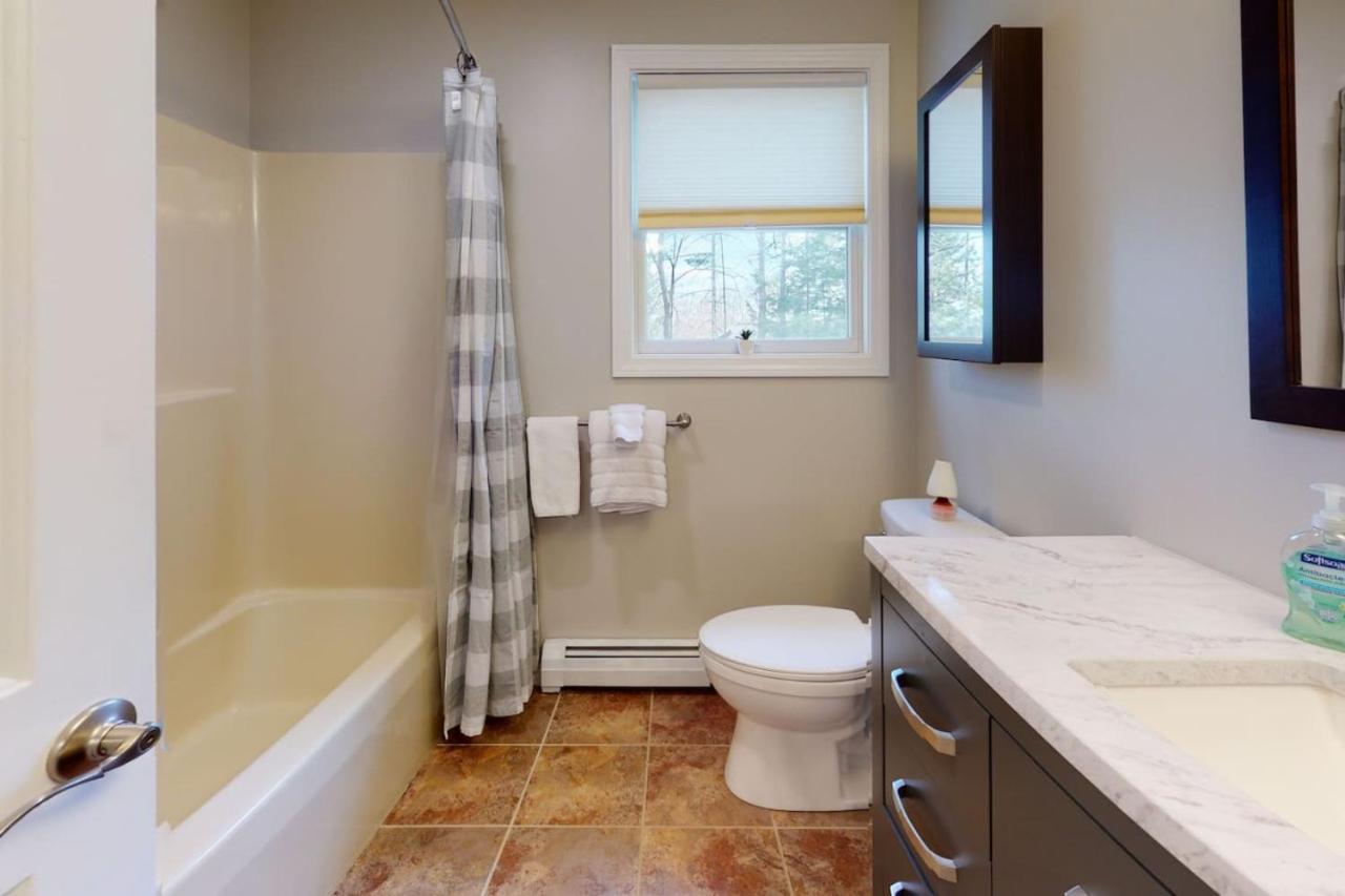 Spacious North Conway Home AC Hot tub and Games view 3