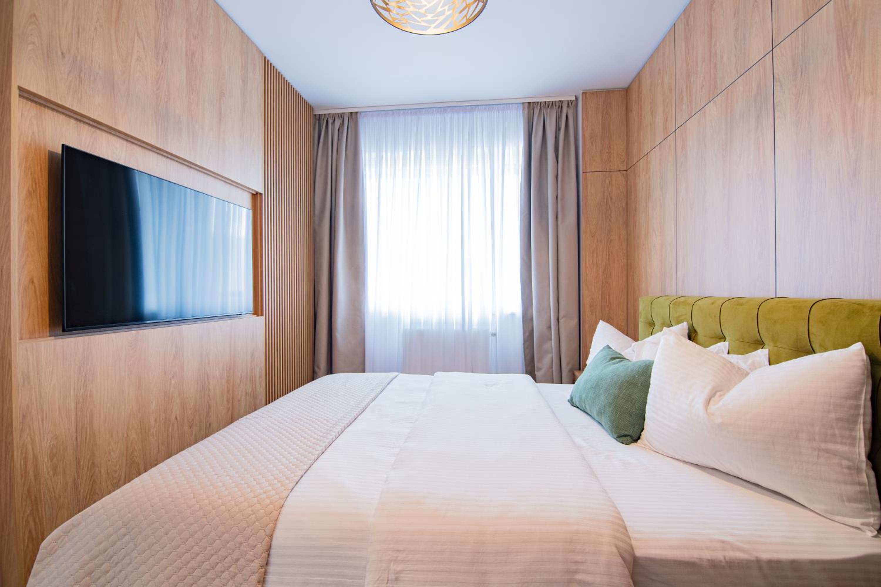 Denis Premium Suite - Private Parking - EV Station - Self Check-in view 2