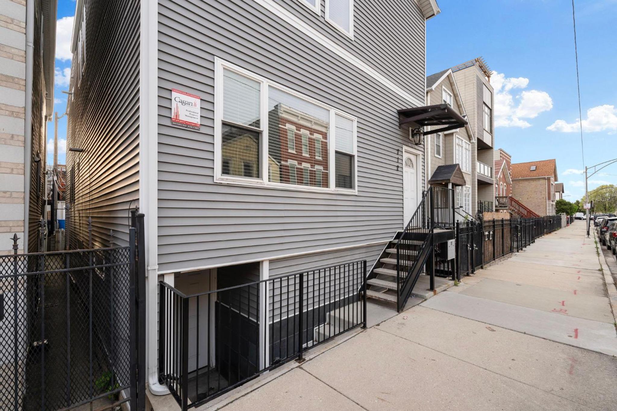 Chicago Treasure 4 Bed Getaway view 3