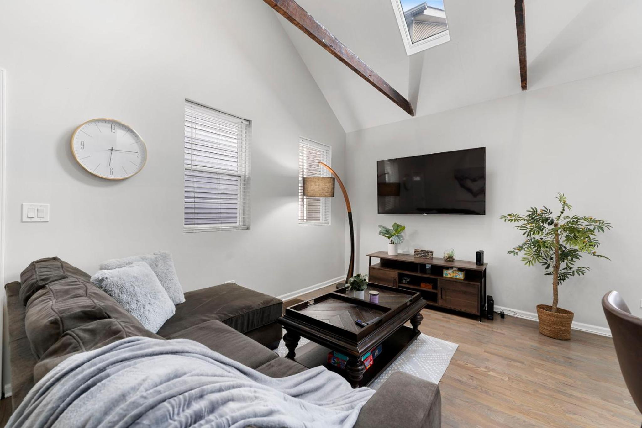 Chicago Treasure 4 Bed Getaway view 2