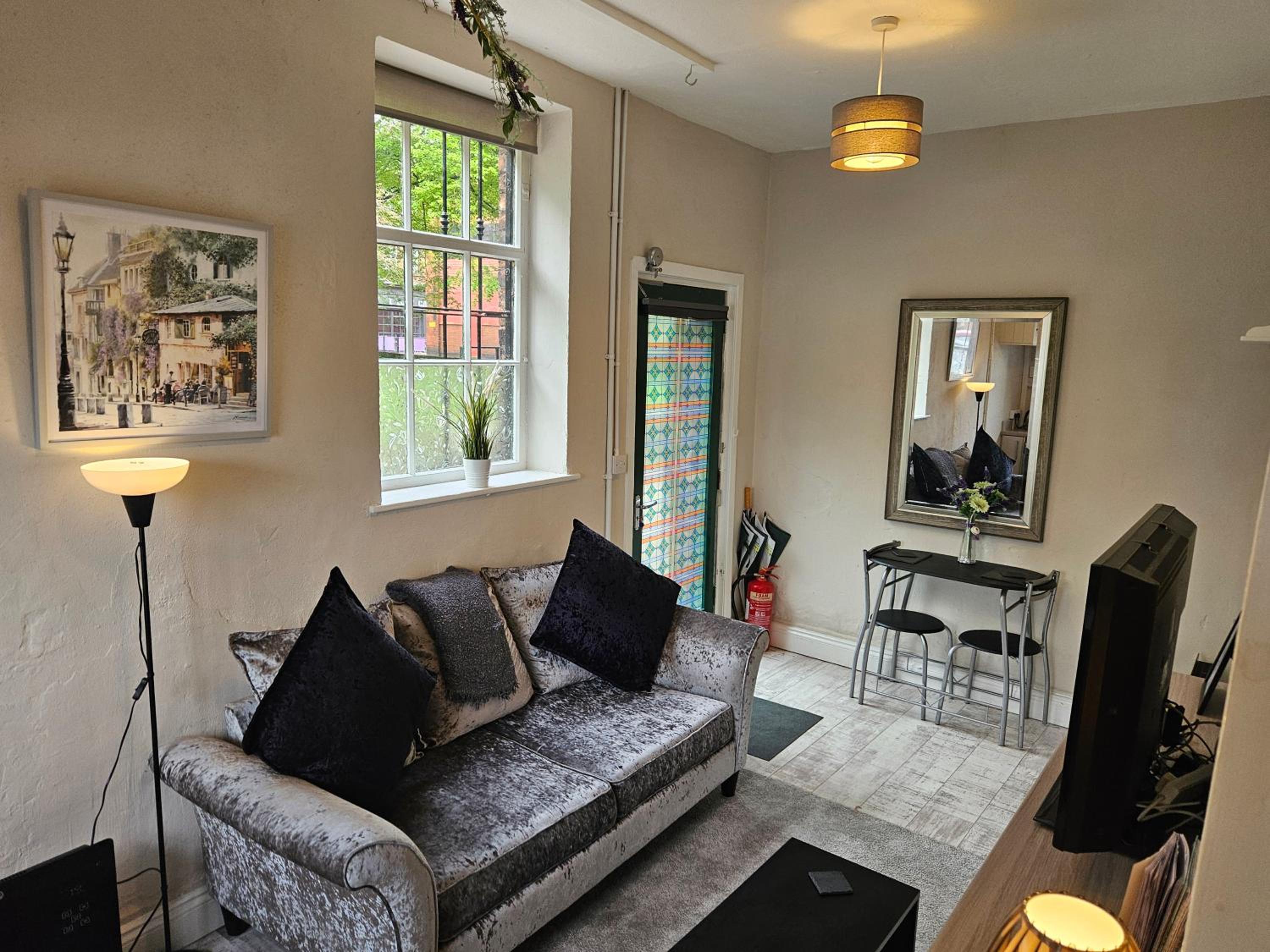Carlisle Central, Cute Studio Appt, The Cupboard view 5