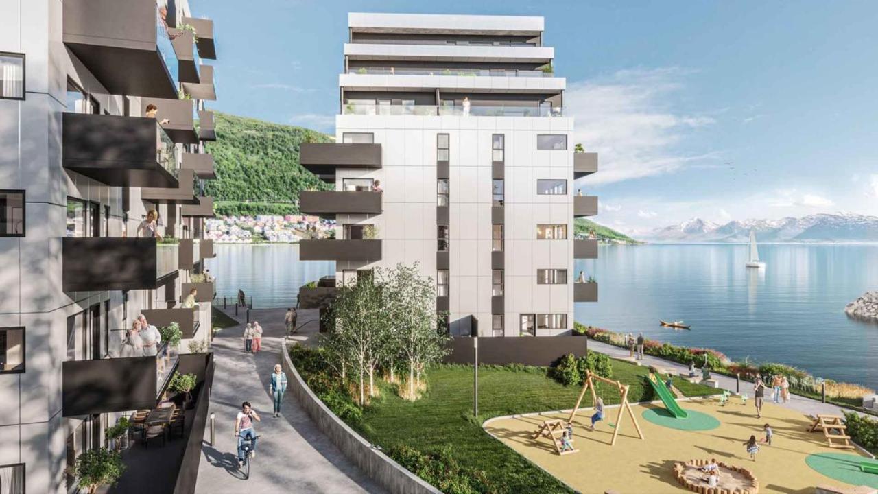 Premium Penthouse Sea & Mountain view Apartments in Tromsø 2-Bathrooms, Free Parking in garage view 2