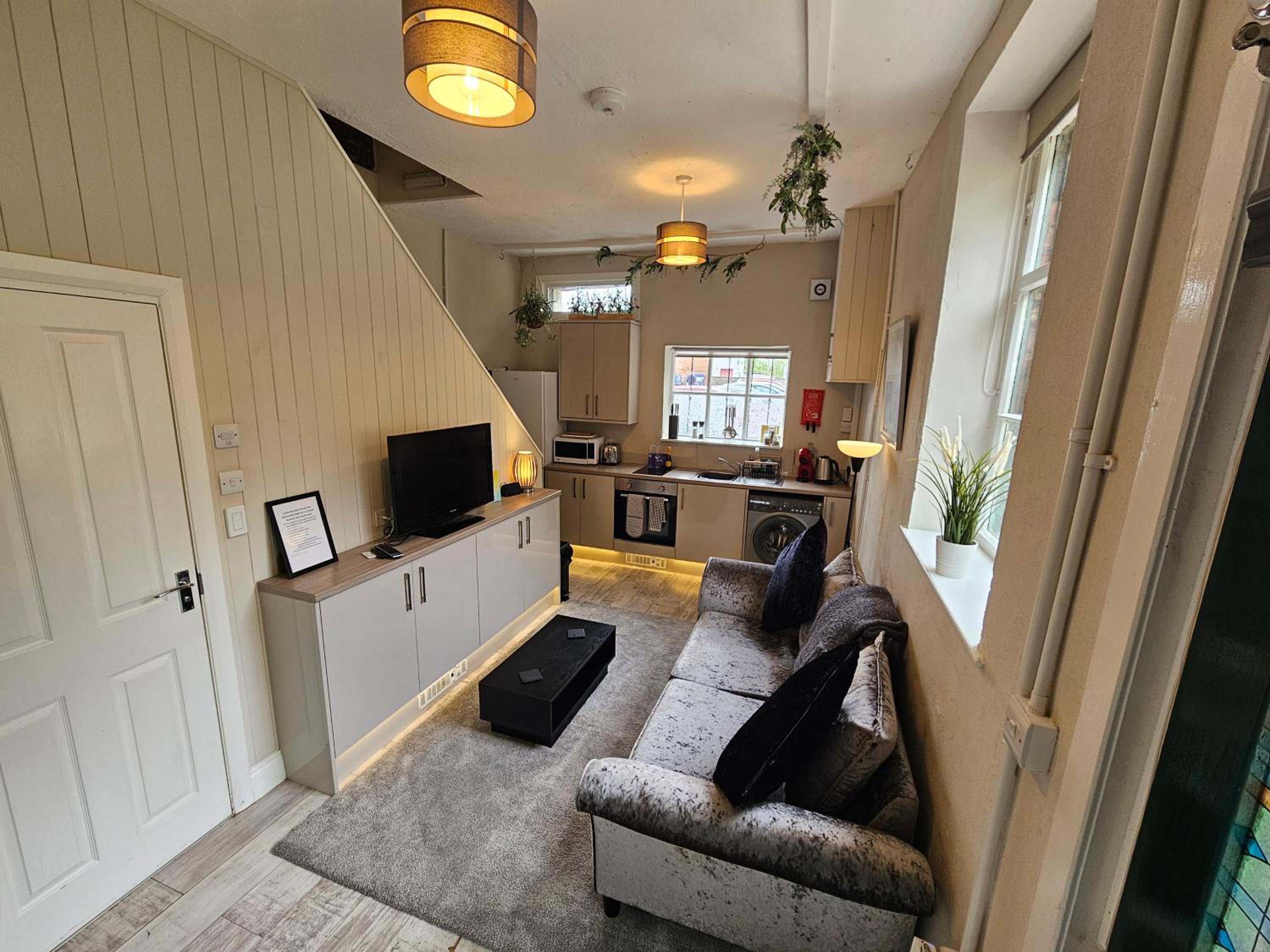 Carlisle Central, Cute Studio Appt, The Cupboard view 4