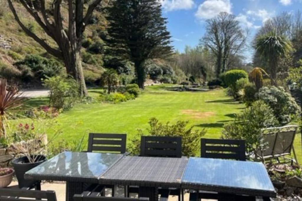 Glynllifon Country House Sleeps 15 near Abersoch view 4