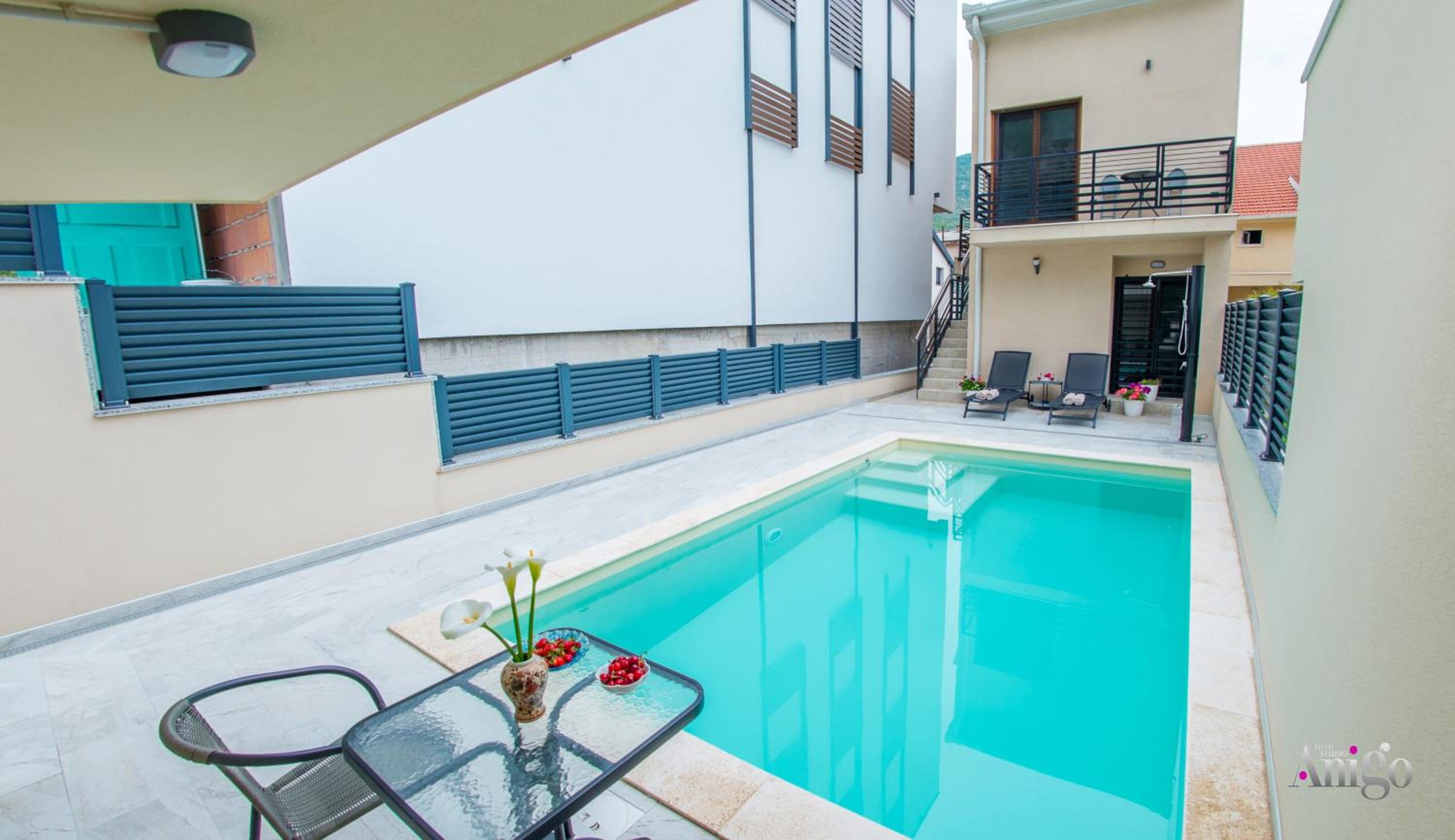 Apartments Gallery M and A - with pool