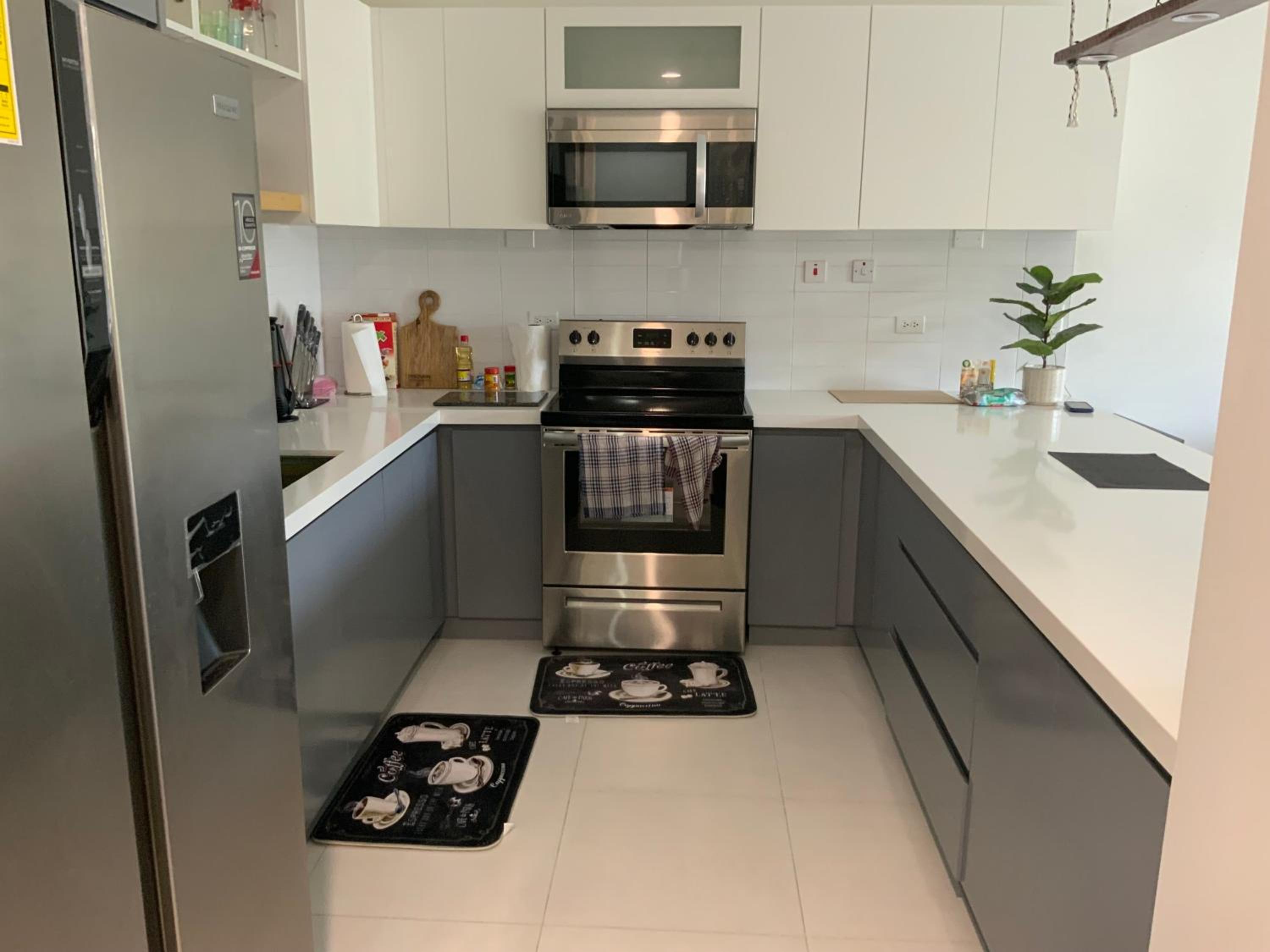 2Bed Apartment - Pool Garden Parking