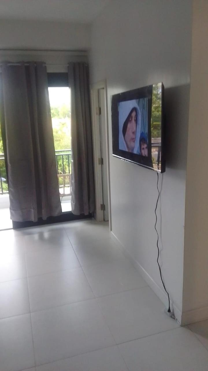 2Bed Apartment - Pool Garden Parking