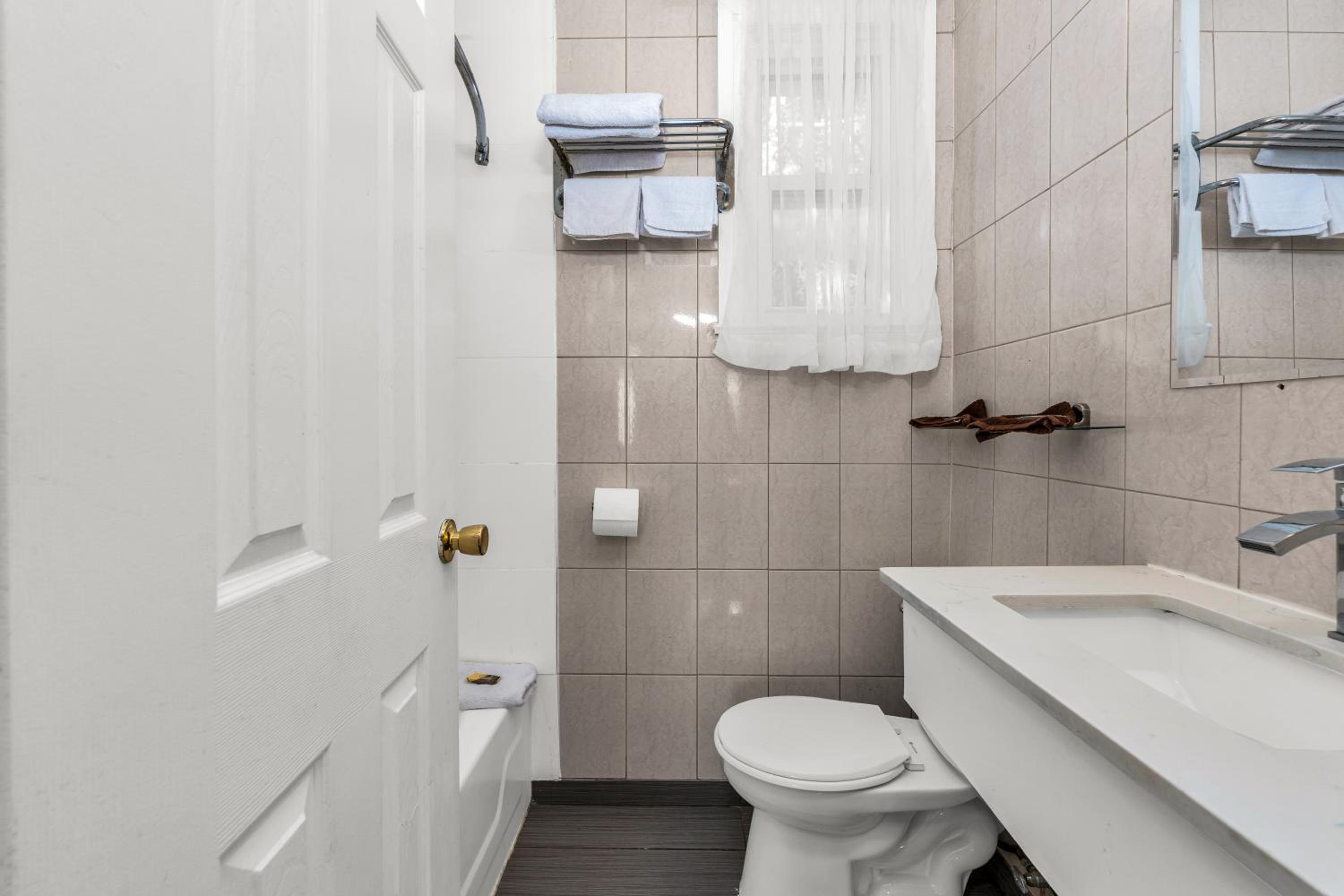 Park Motel - Image 5