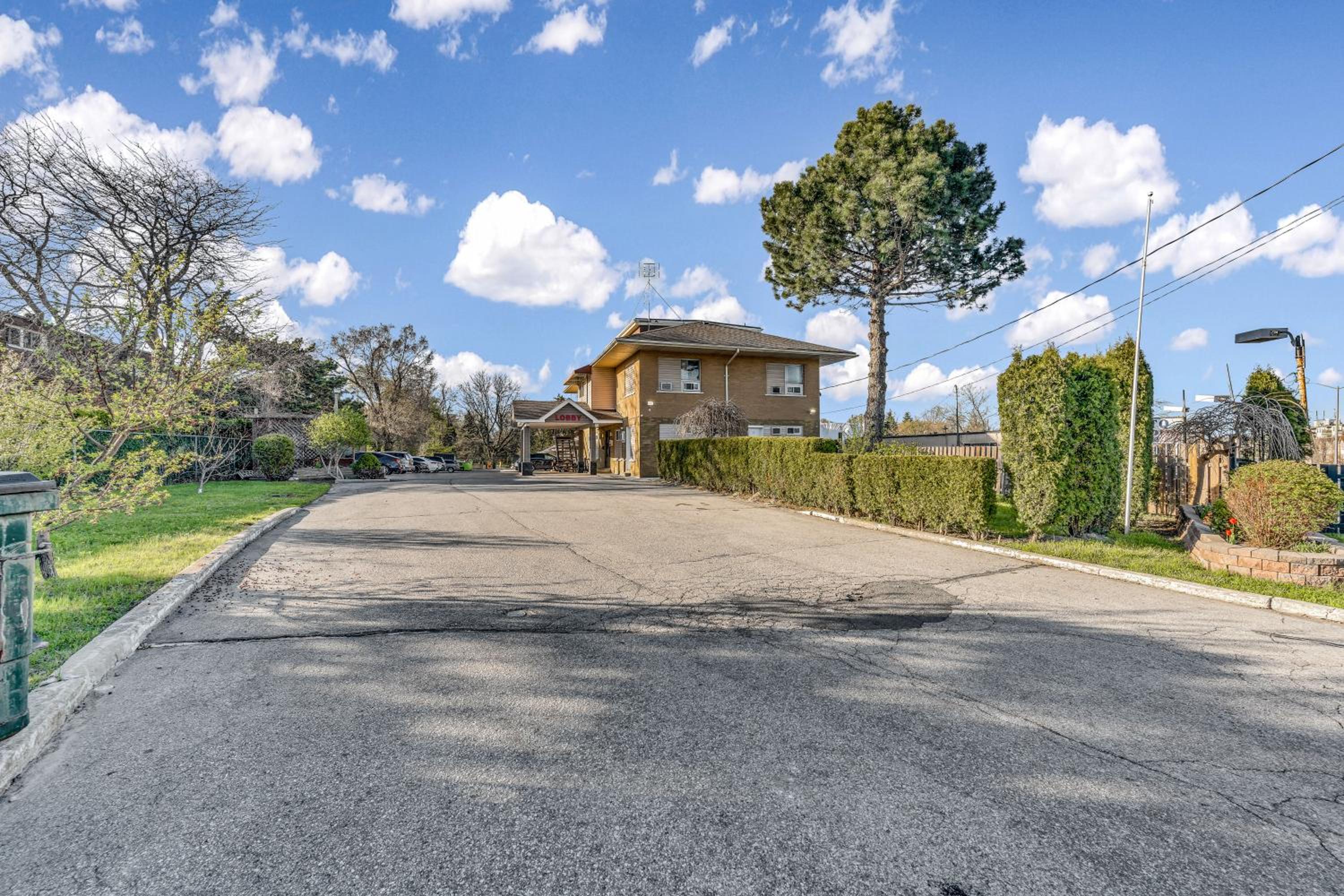 Park Motel - Image 1