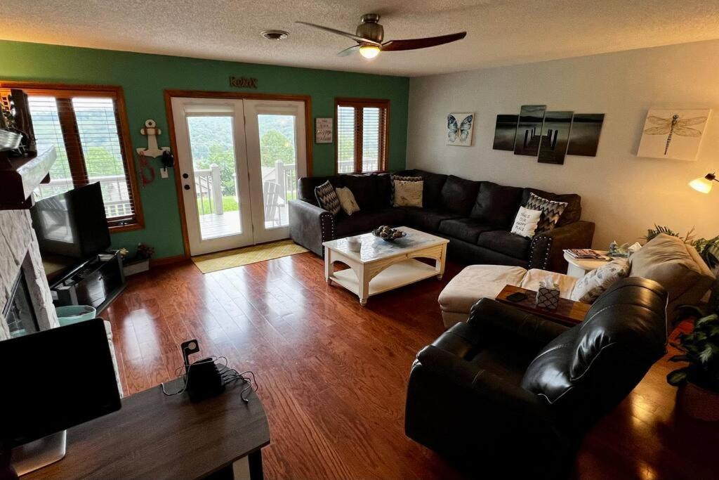 HappyDaze Condo: Lake/Ridge Views; Hot Tub; Pool view 4
