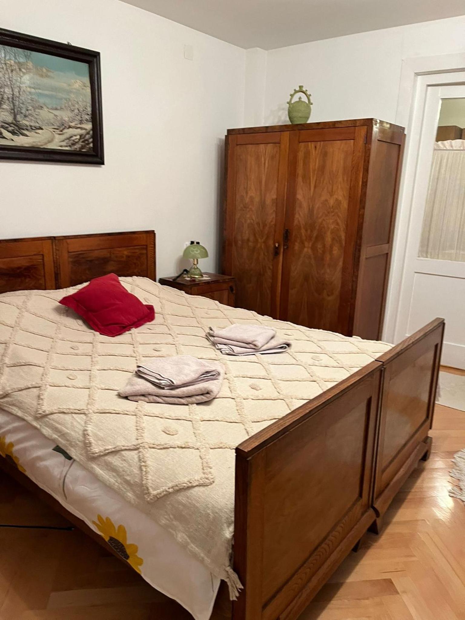 Emese Central Square Vintage Apartment