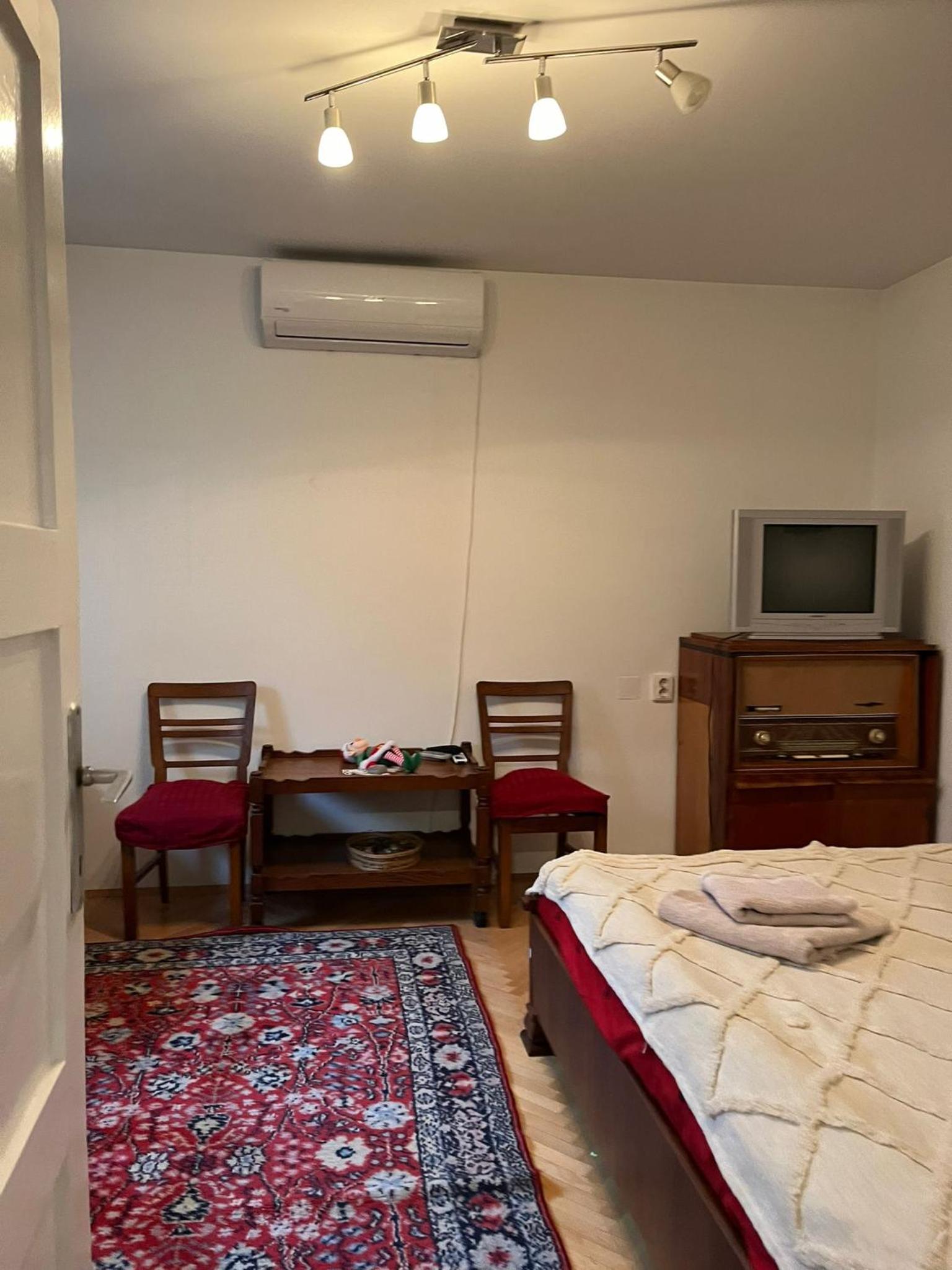 Emese Central Square Vintage Apartment