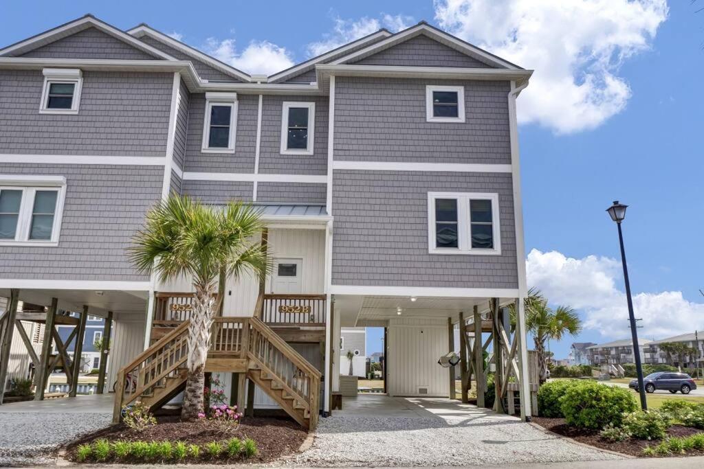 Waterfront*Steps to beach*Boat Launch*Kayaks*Pools view 2