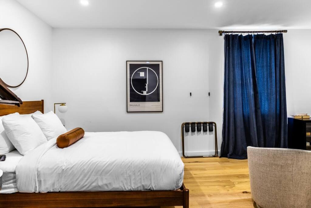 West Market Square, Coffee Shop, Fast Wifi, Downtown Room # 103 view 2
