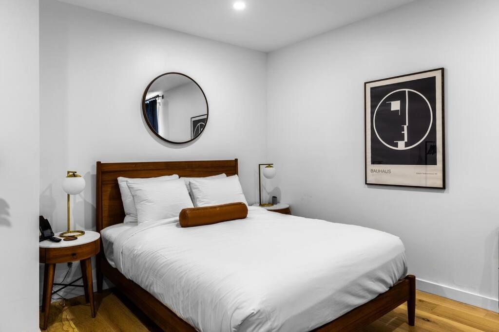 West Market Square, Coffee Shop, Fast Wifi, Downtown Room # 103 view 4