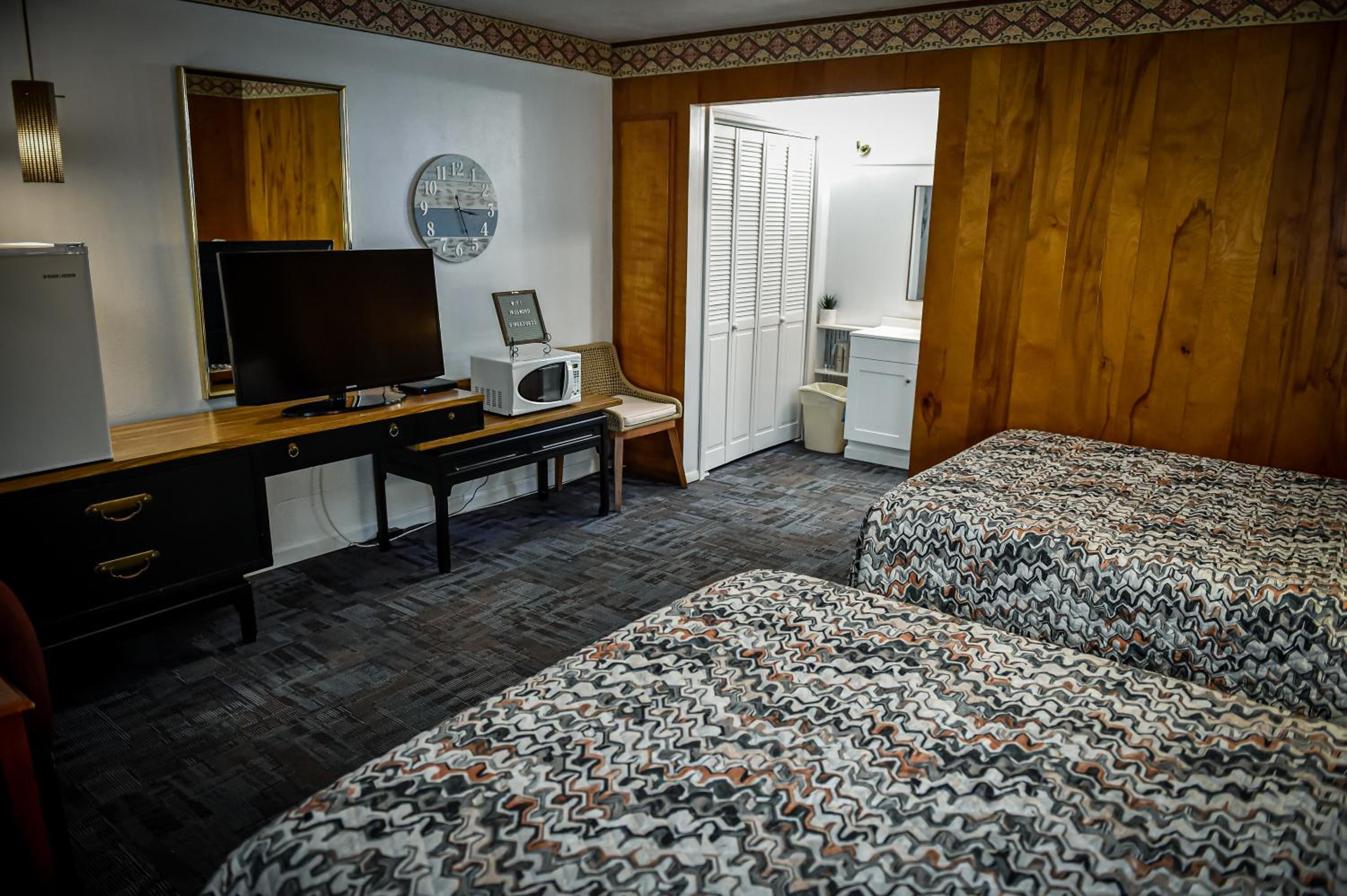 Benton Motel - Property Image 1