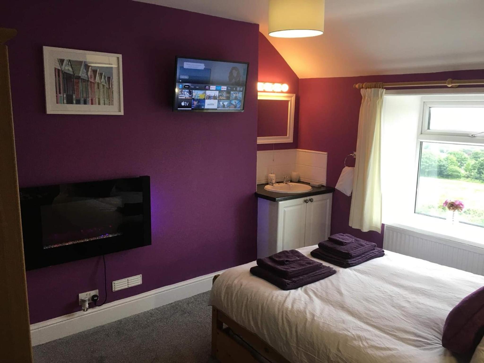 Moonraker Room with a View with ensuite shower room view 4