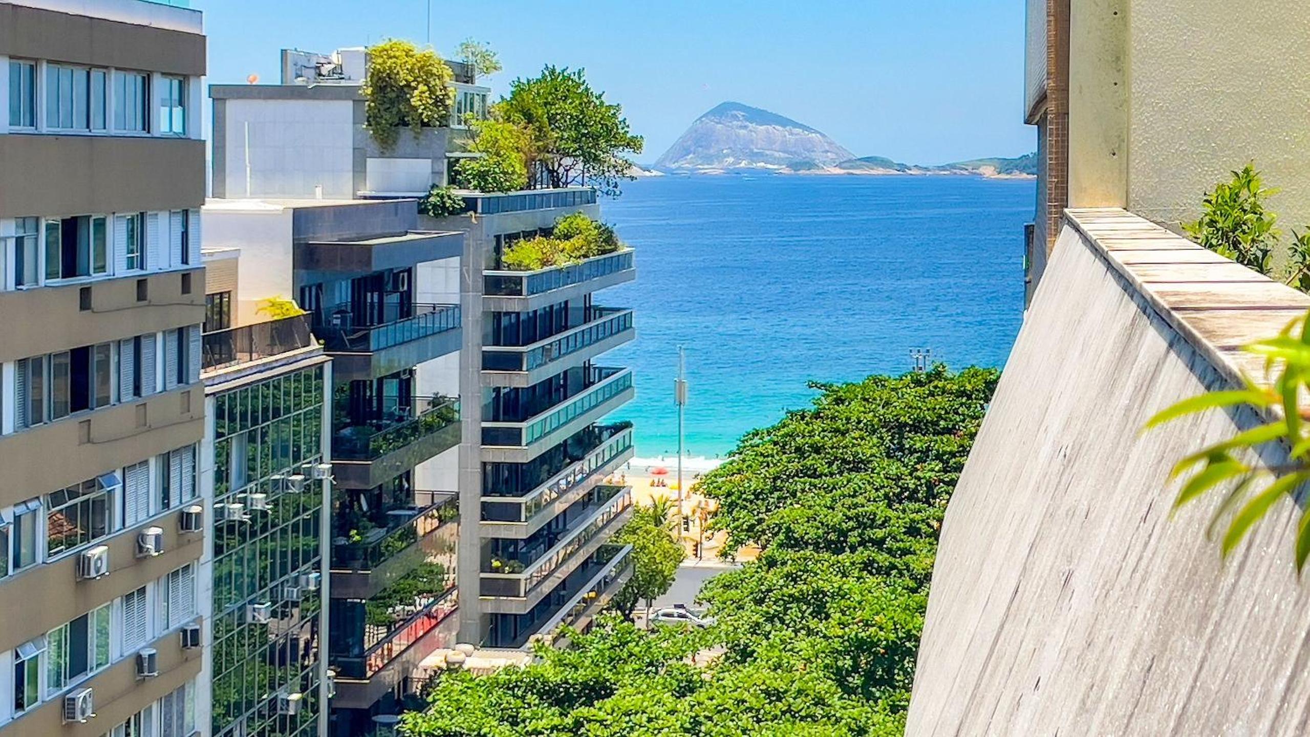 Linda cobertura de 2 quartos a 100 m da Praia