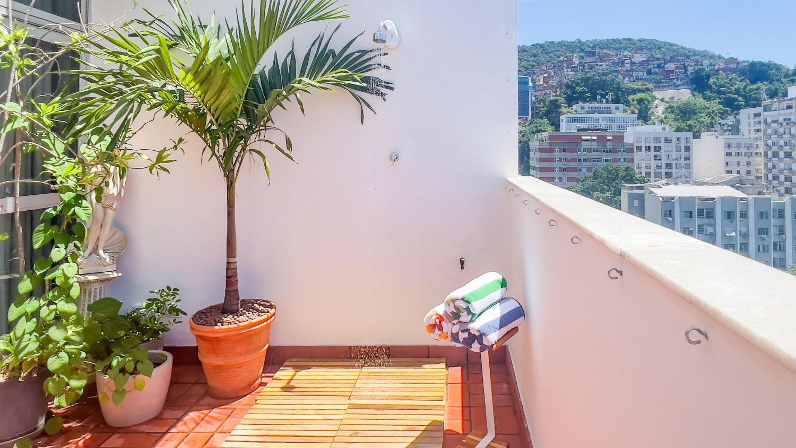 Linda cobertura de 2 quartos a 100 m da Praia