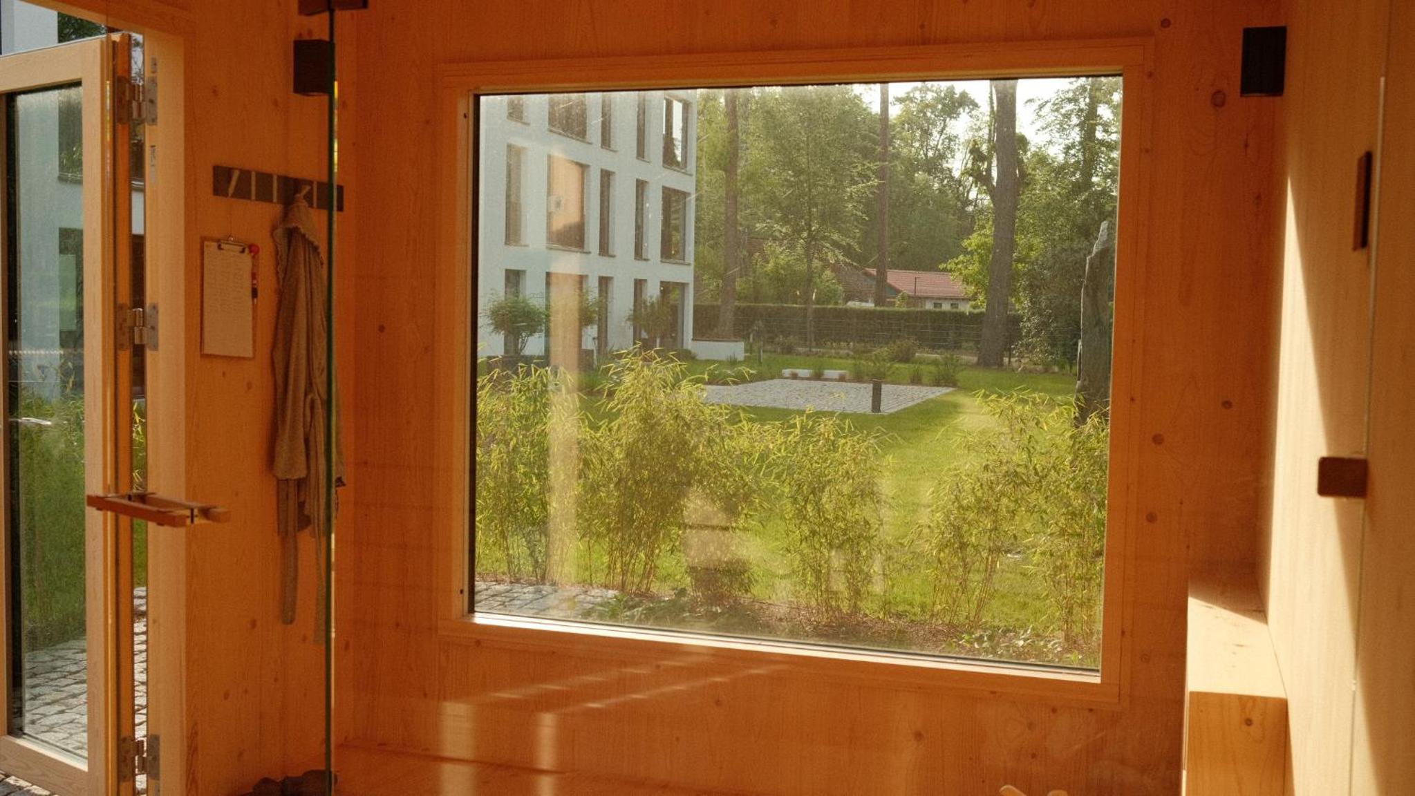 bluestar apartments am Storkower See inkl Badesteg und Gartensauna