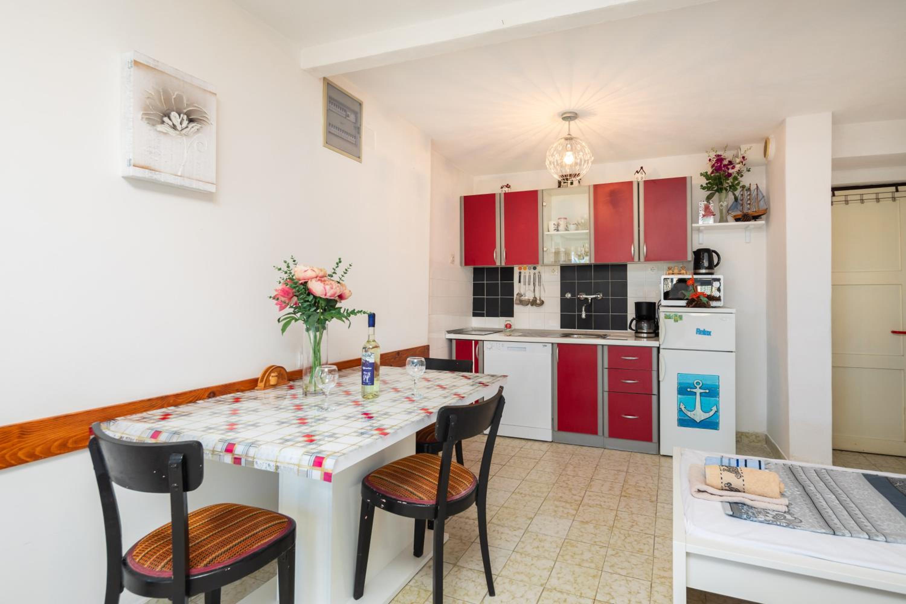 Urban Edge - Beach Apartments