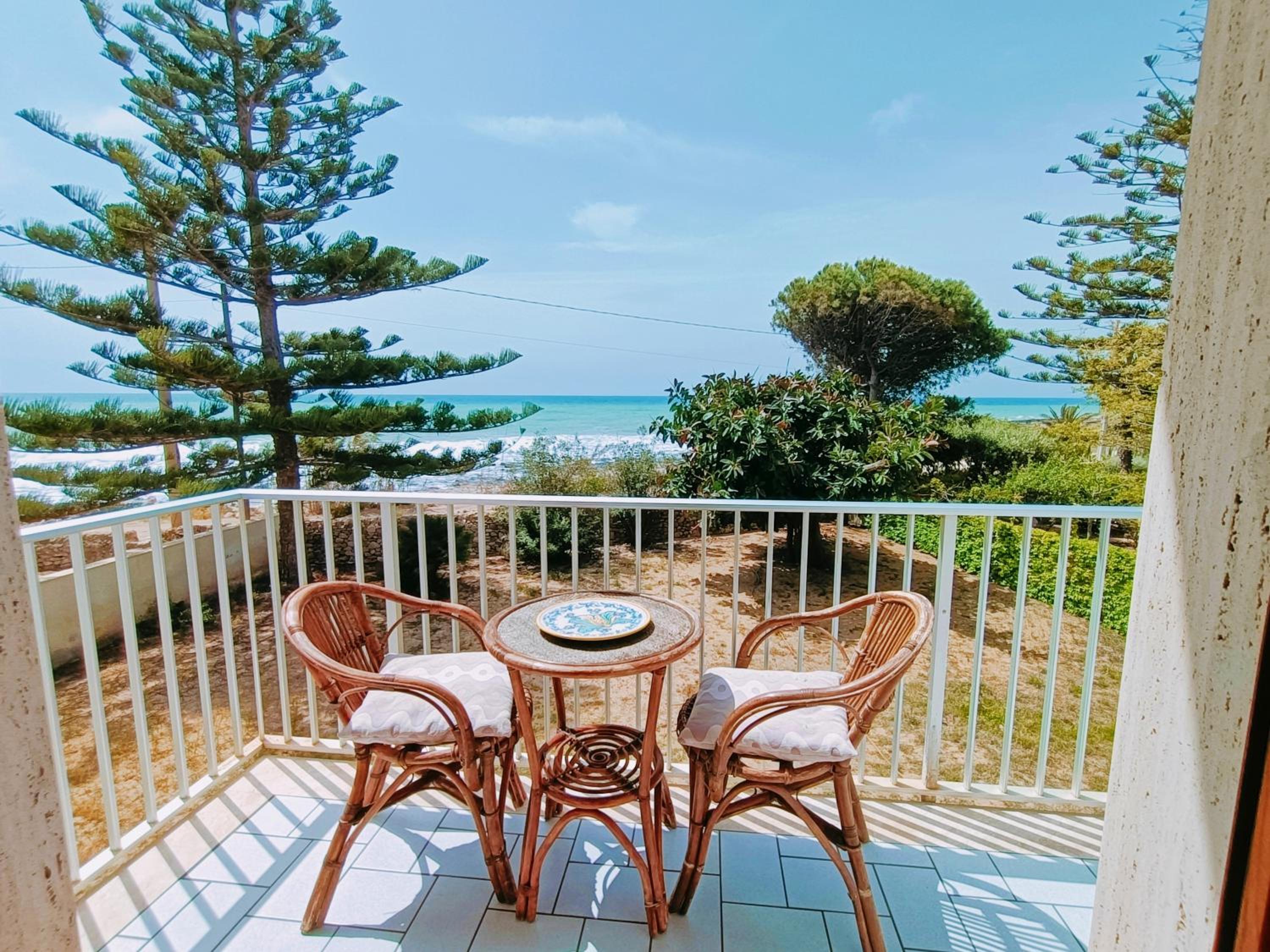 Casa Panarea - Villetta indipendente sul mare photo 5