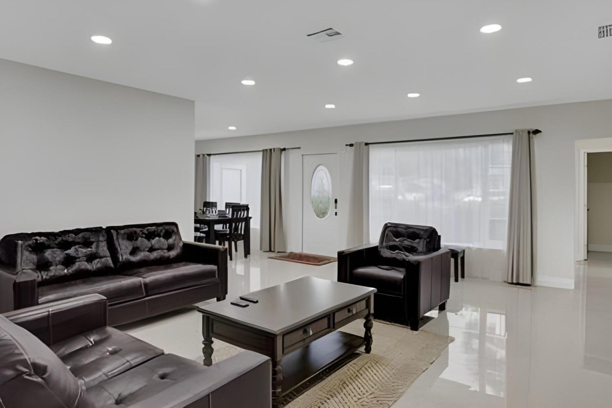 Luxury Miami Villa view 4