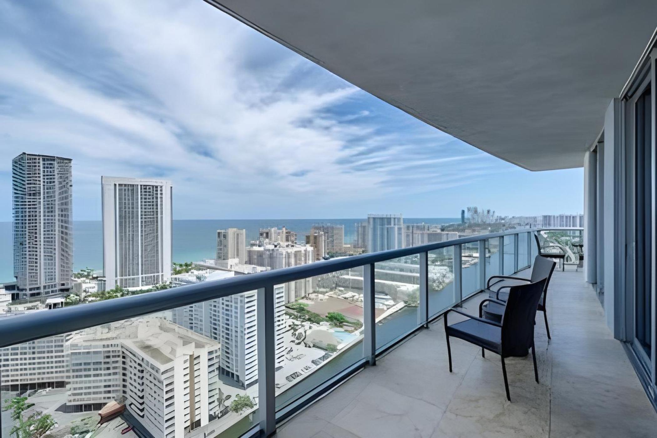 Million Dollar Penthouse with Pool Amazing Views view 2