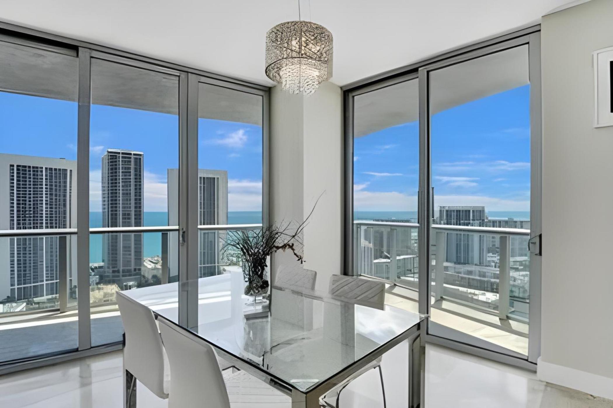 Million Dollar Penthouse with Pool Amazing Views view 3