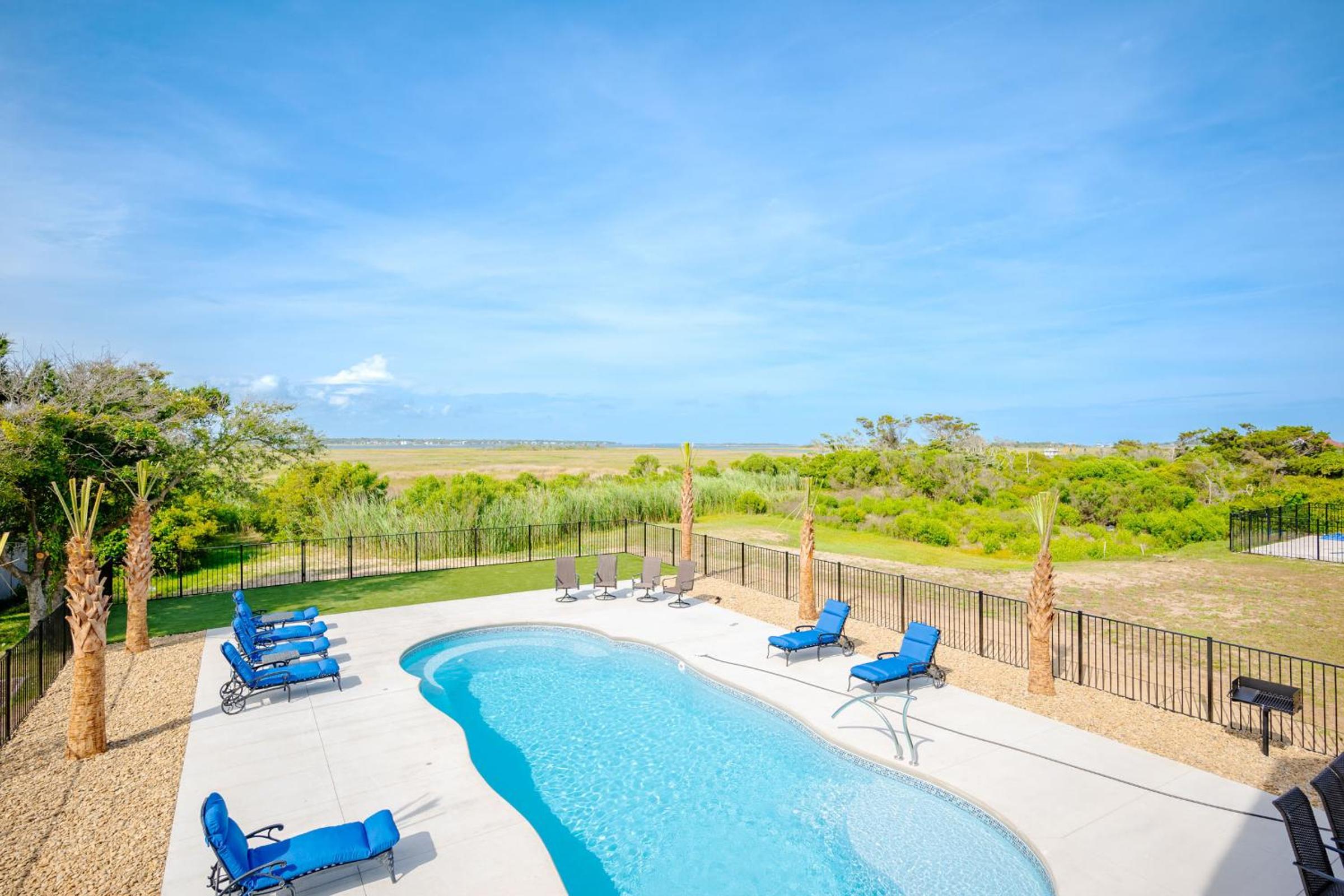 Sound Waves by Oak Island Accommodations view 3