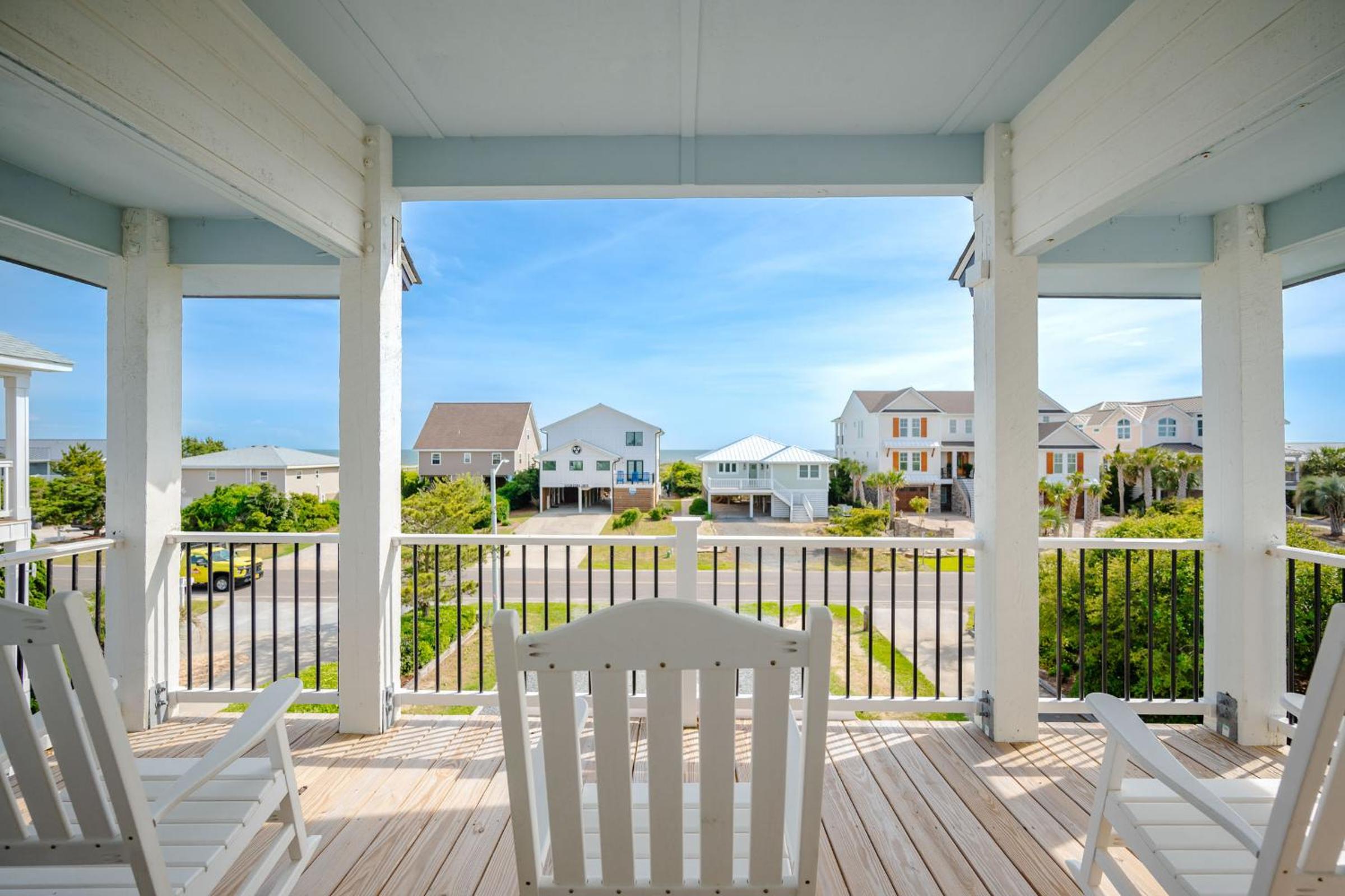 Sound Waves by Oak Island Accommodations view 4